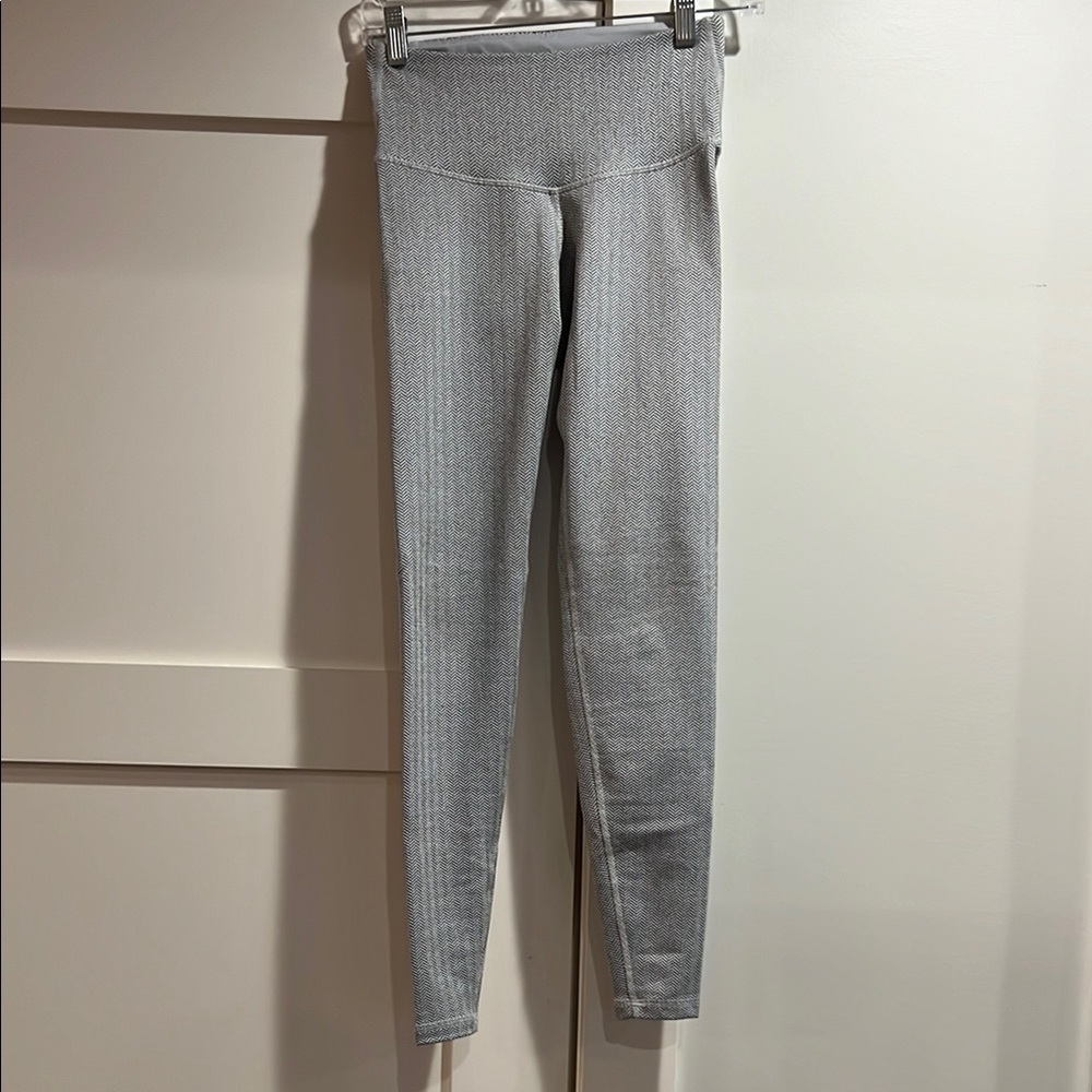 Gray & White Chevron Print High-Waisted Leggings